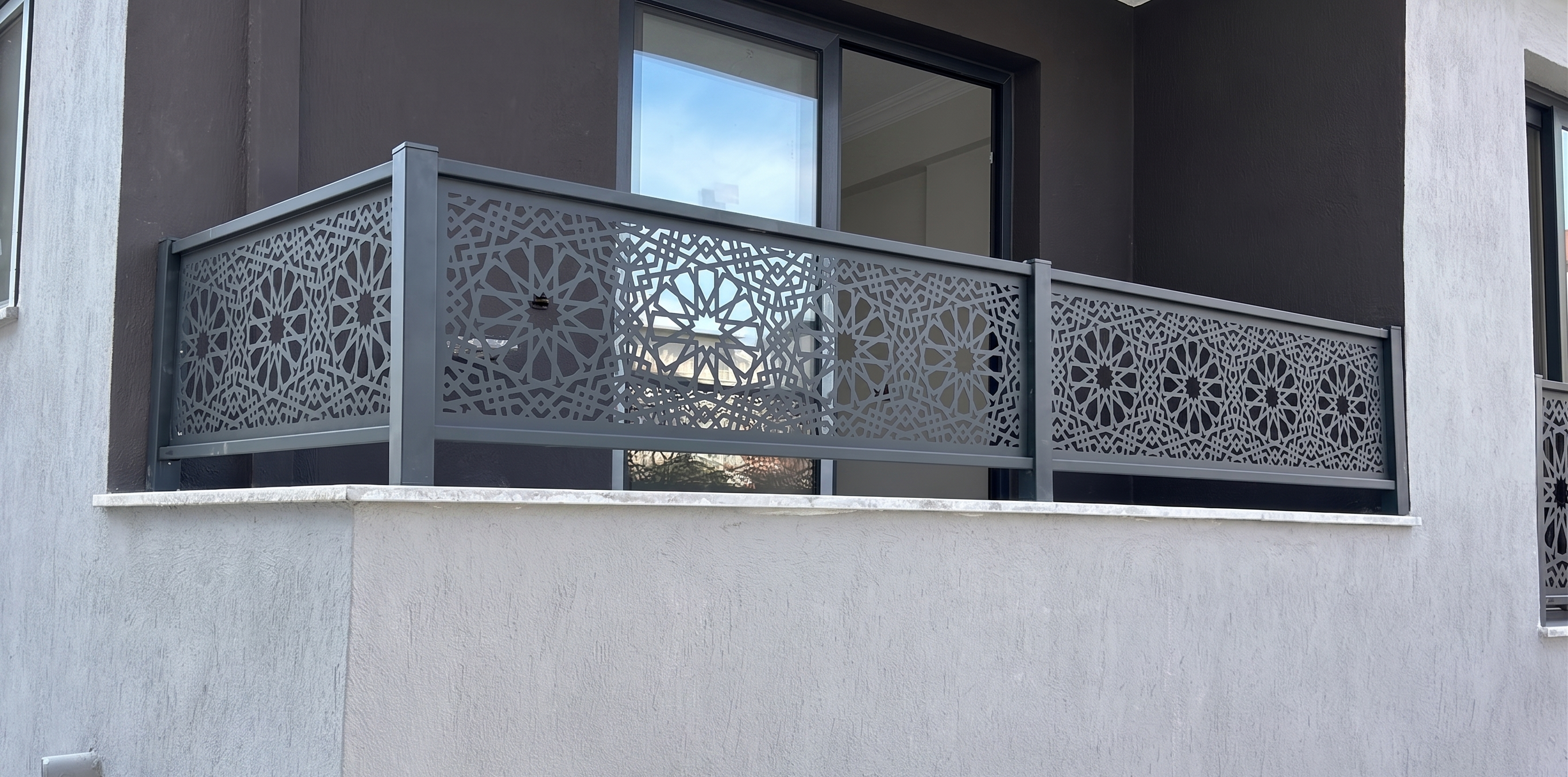Desenli Metal Lazer Balkon Korkuluğu
